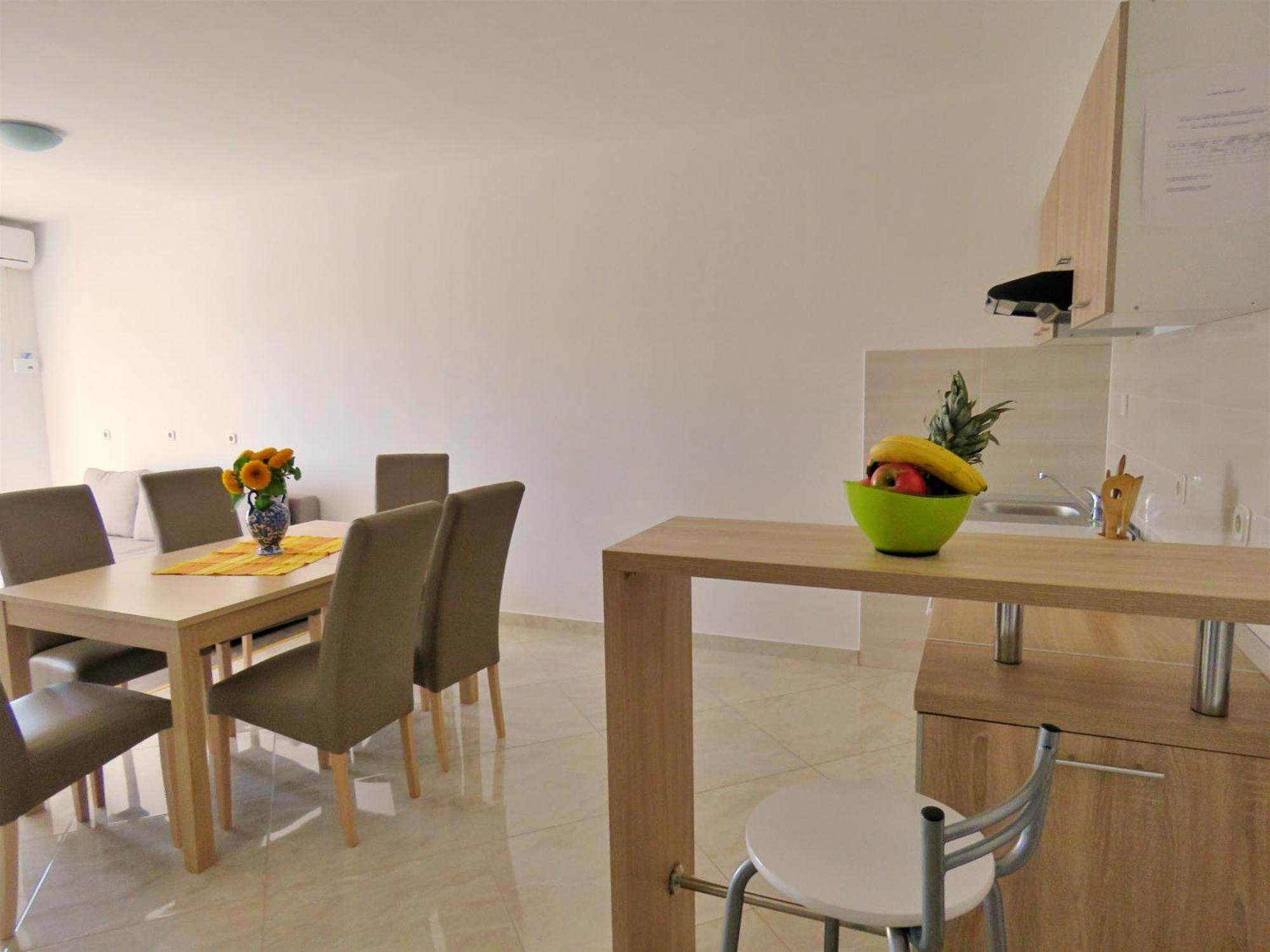 Apartments Zvone โอมิช ห้อง รูปภาพ