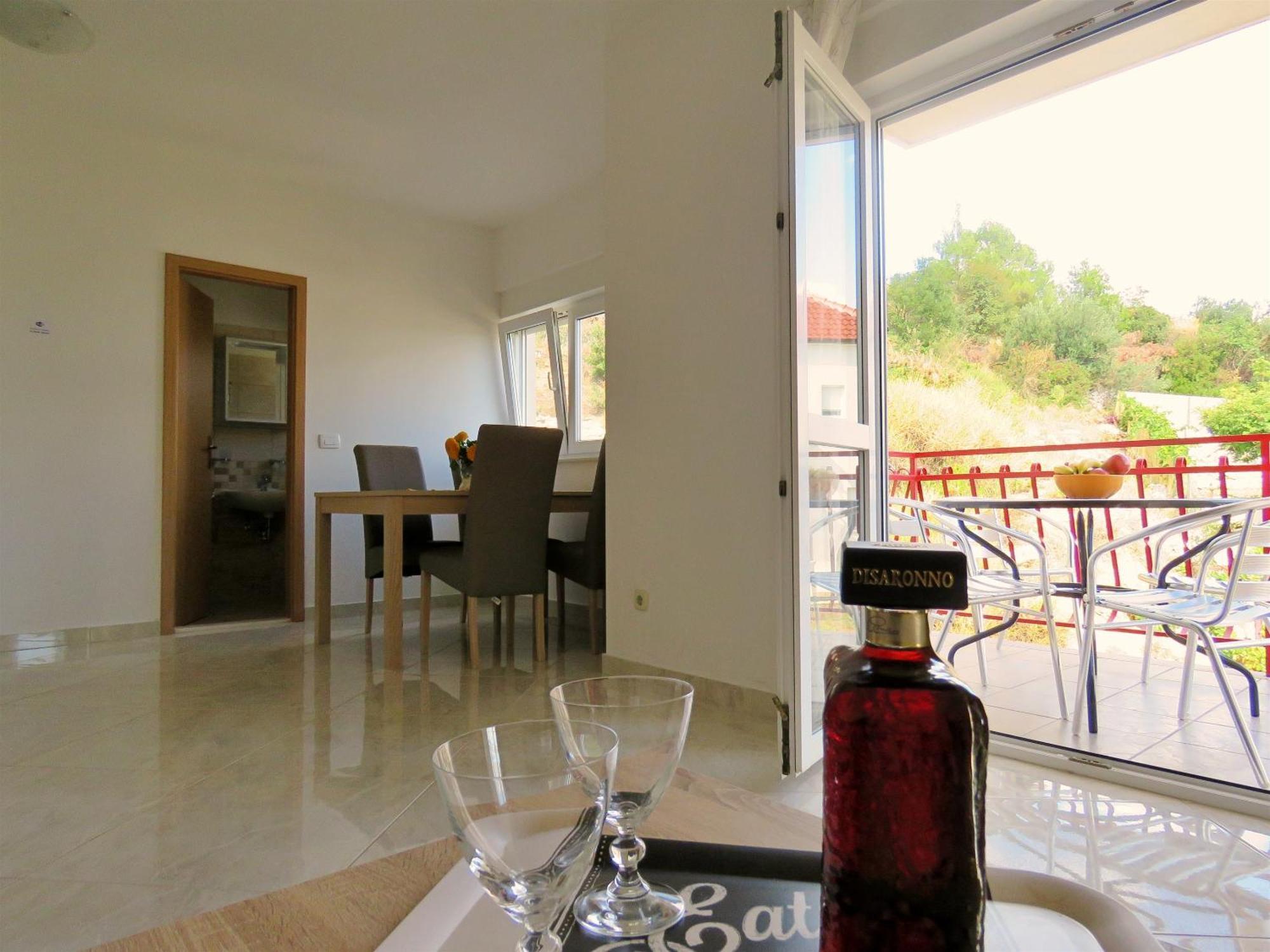 Apartments Zvone โอมิช ห้อง รูปภาพ